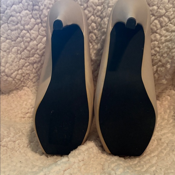 Shully's Elegant Cream Peep-Toe Heels NWOT Size 9 - Picture 5 of 7